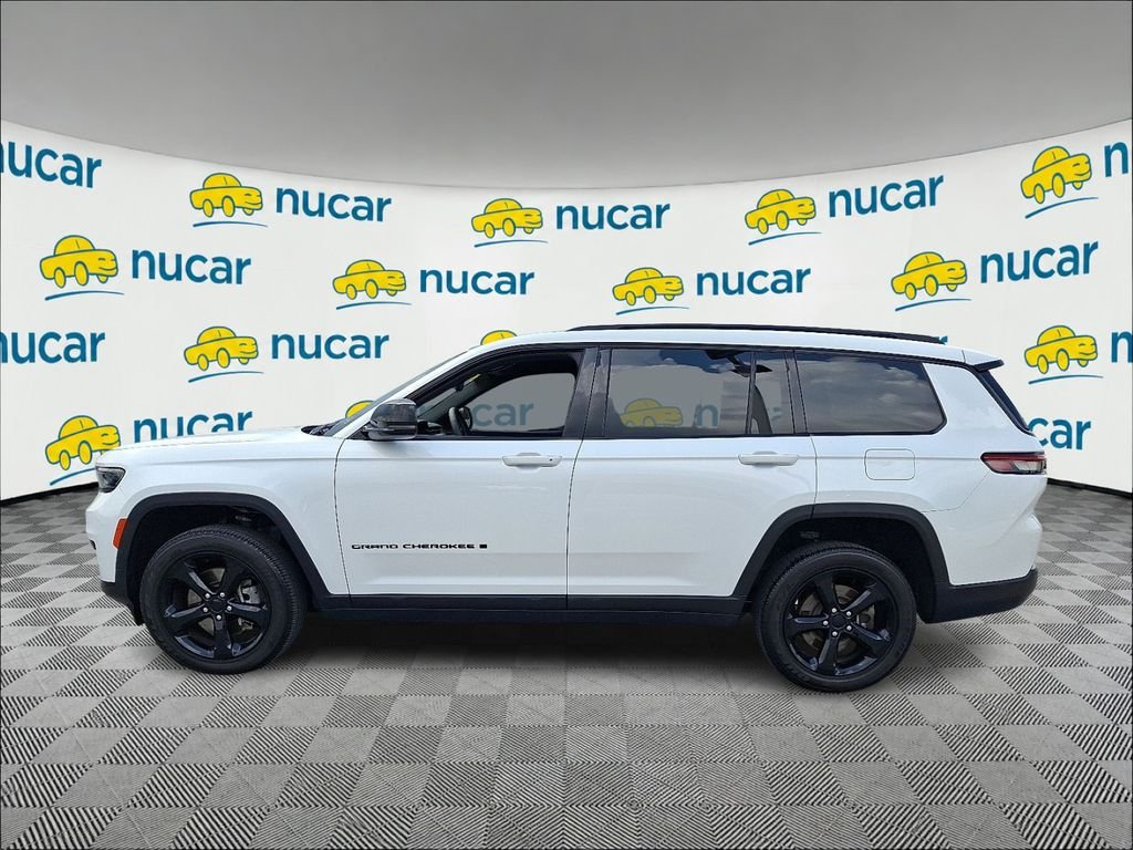 Used 2023 White Jeep Altitude image 4