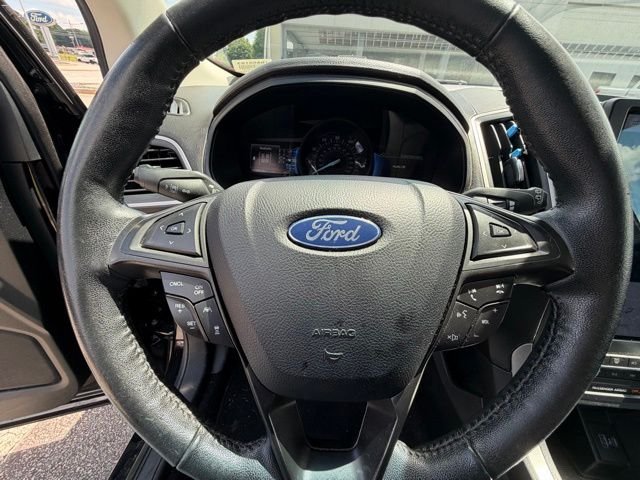 Used 2022 Black Ford SEL image 11