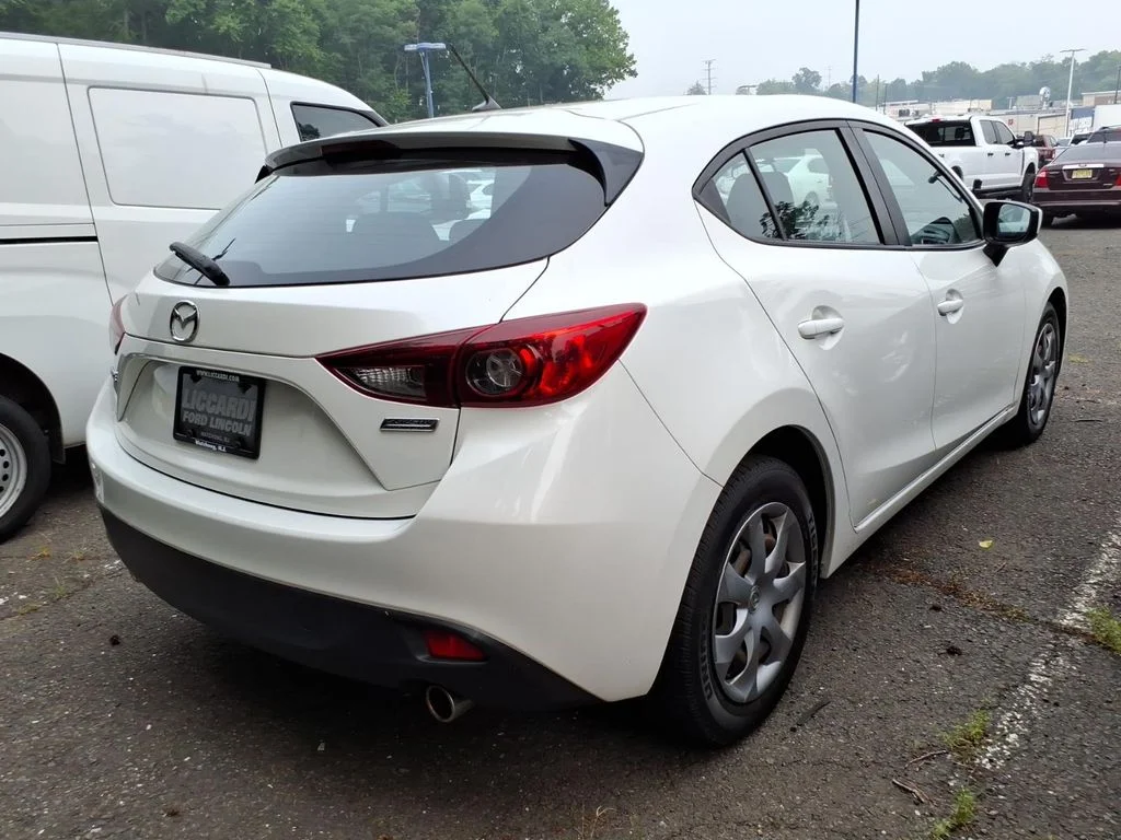 Used 2014 White Mazda i Sport image 6