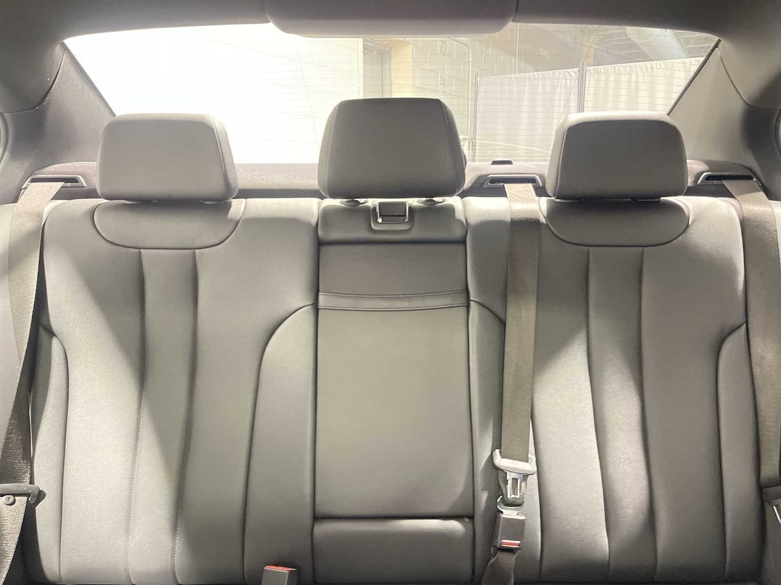 Used 2018 White BMW 530e xDrive iPerformance image 24