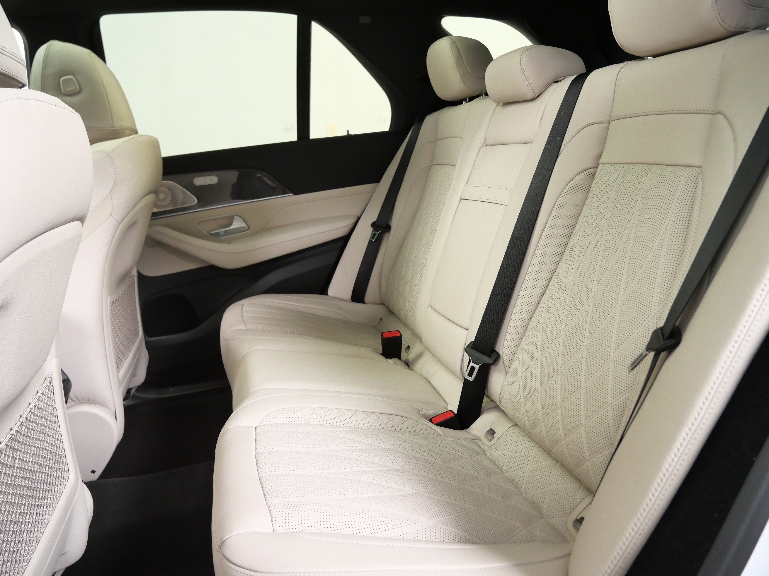 New 2026 MANUFAKTUR Moonlight White Metallic Mercedes-Benz AMG® GLE 63 S 4MATIC+ SUV image 10