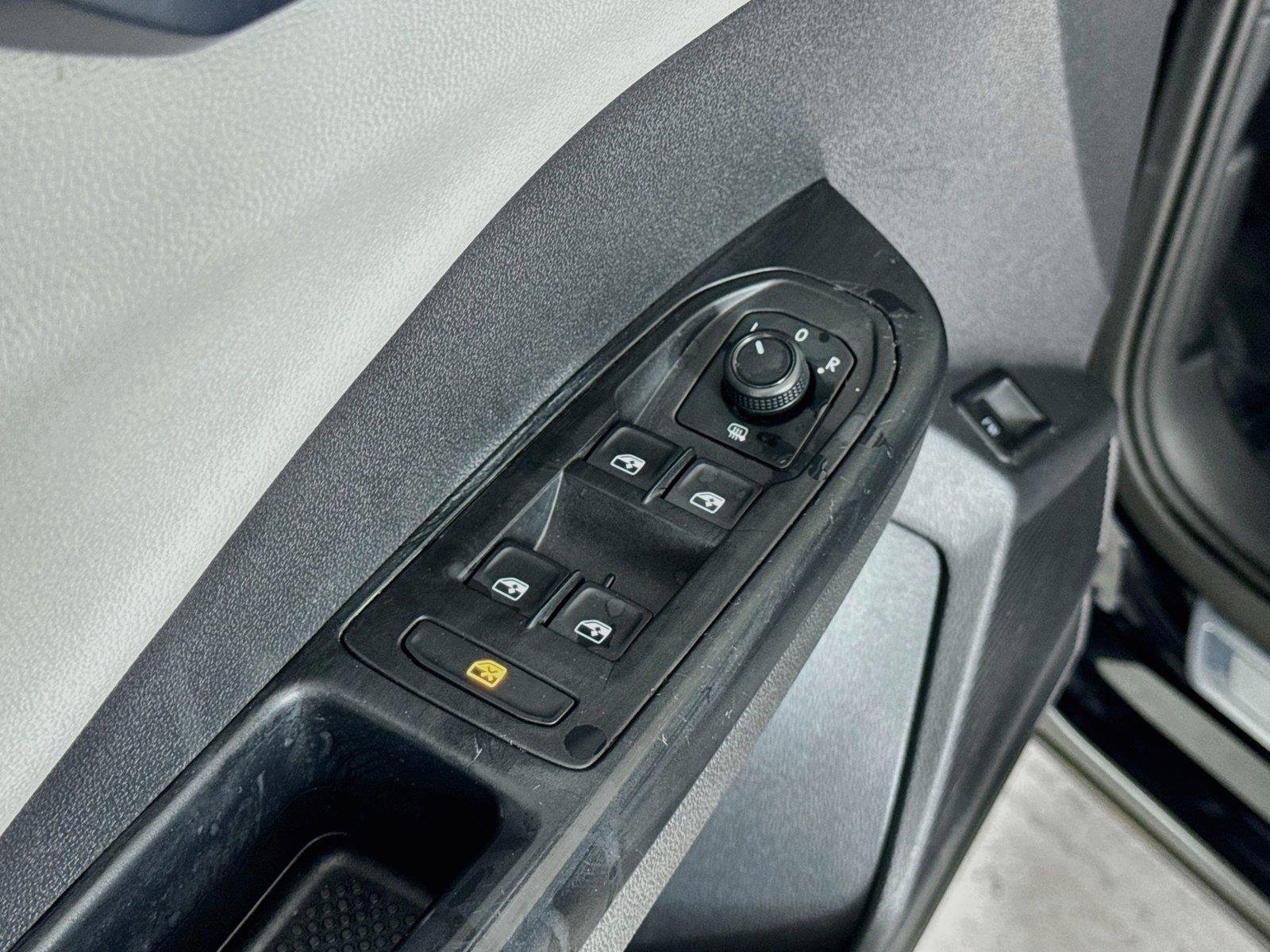 Used 2022 Deep Black Pearl Volkswagen SE image 17