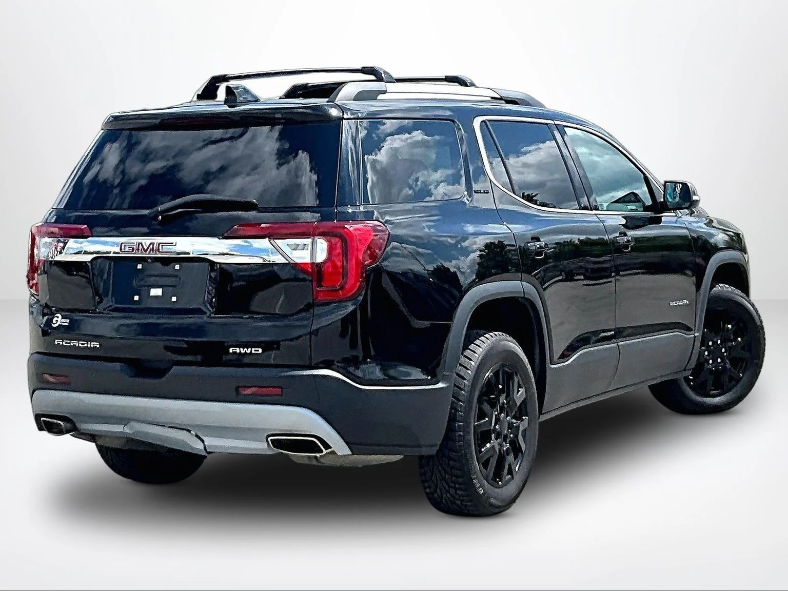 Used 2022 Black GMC SLE image 3