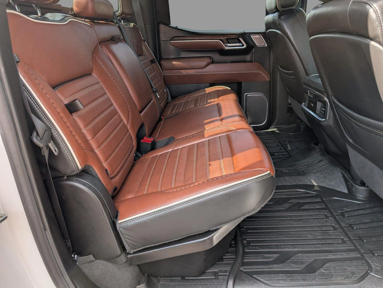 Used 2023 White Frost Tricoat GMC Denali Ultimate image 38