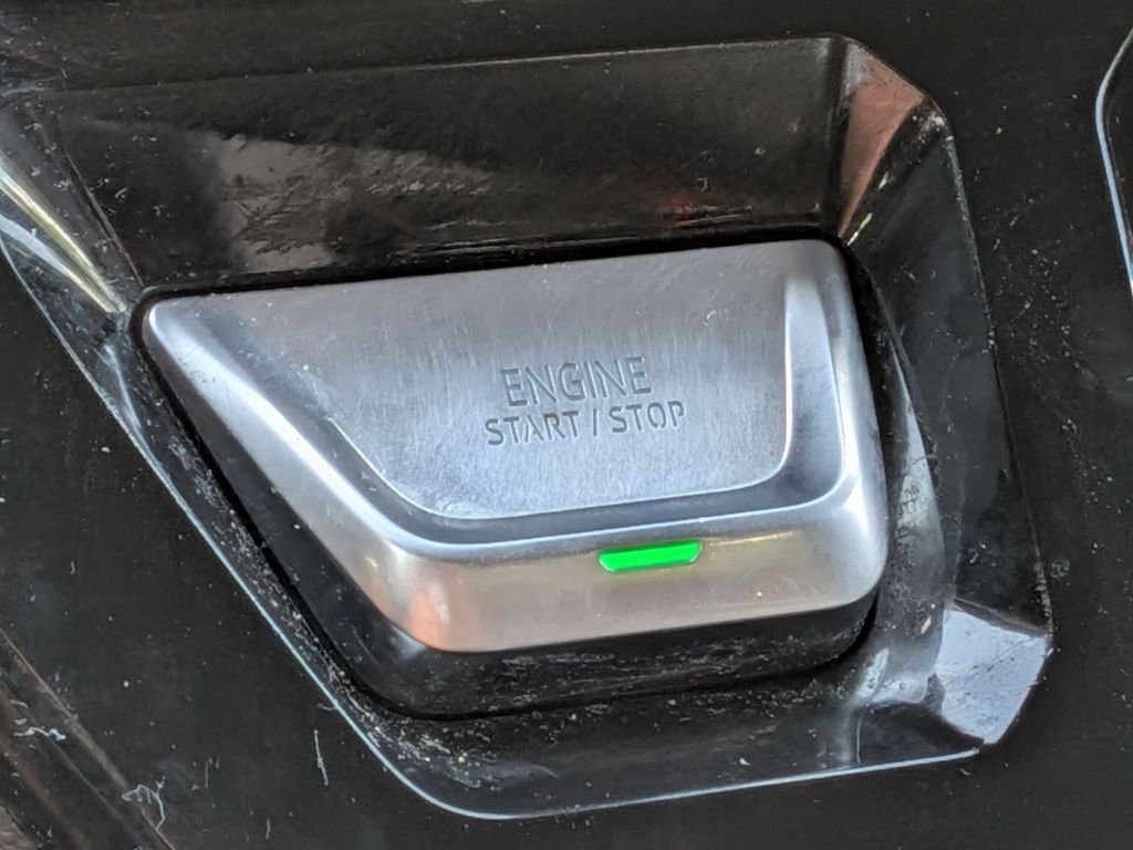 Used 2022 Silver GMC Denali image 20