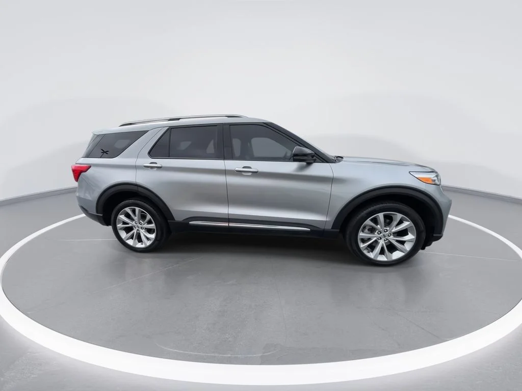 Used 2021 Silver Ford Platinum image 9