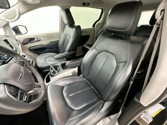 Used 2024 Black Chrysler Select image 14