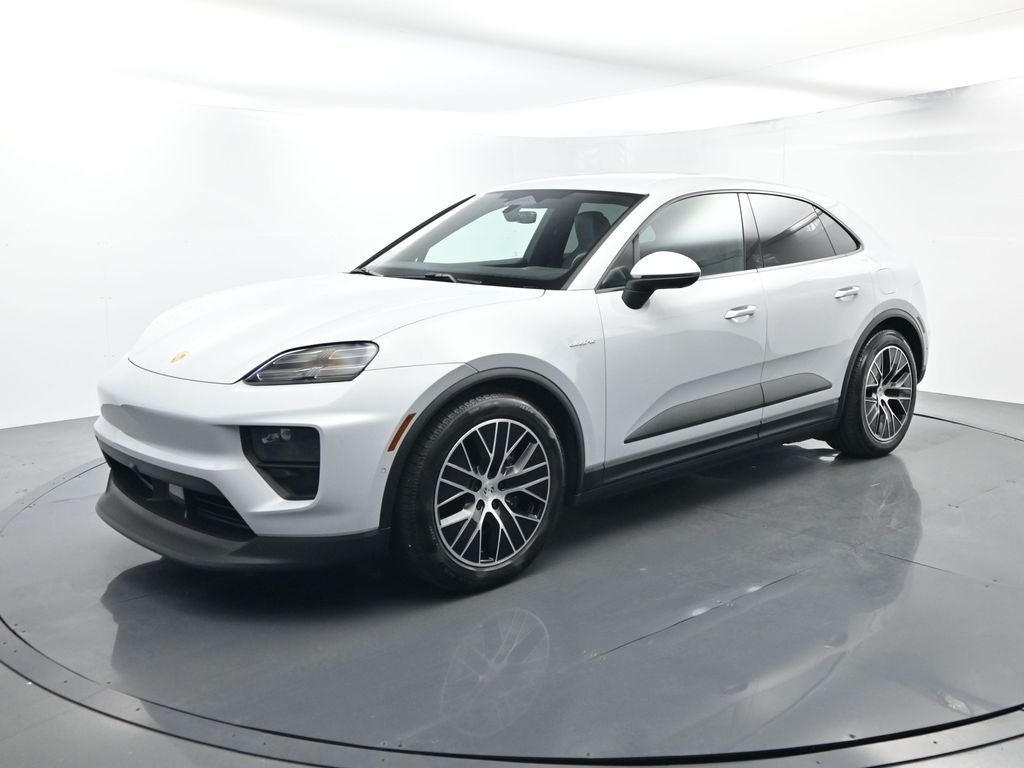 2025 Porsche Macan Base