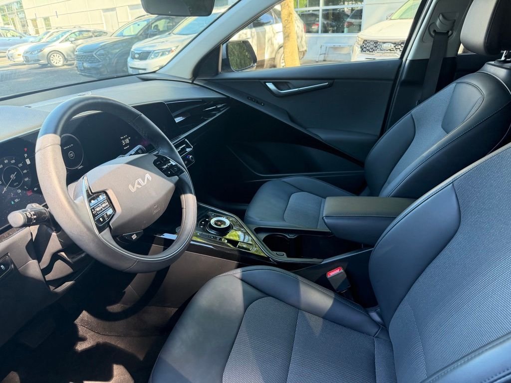 Used 2024 Steel Gray Kia Wind image 12