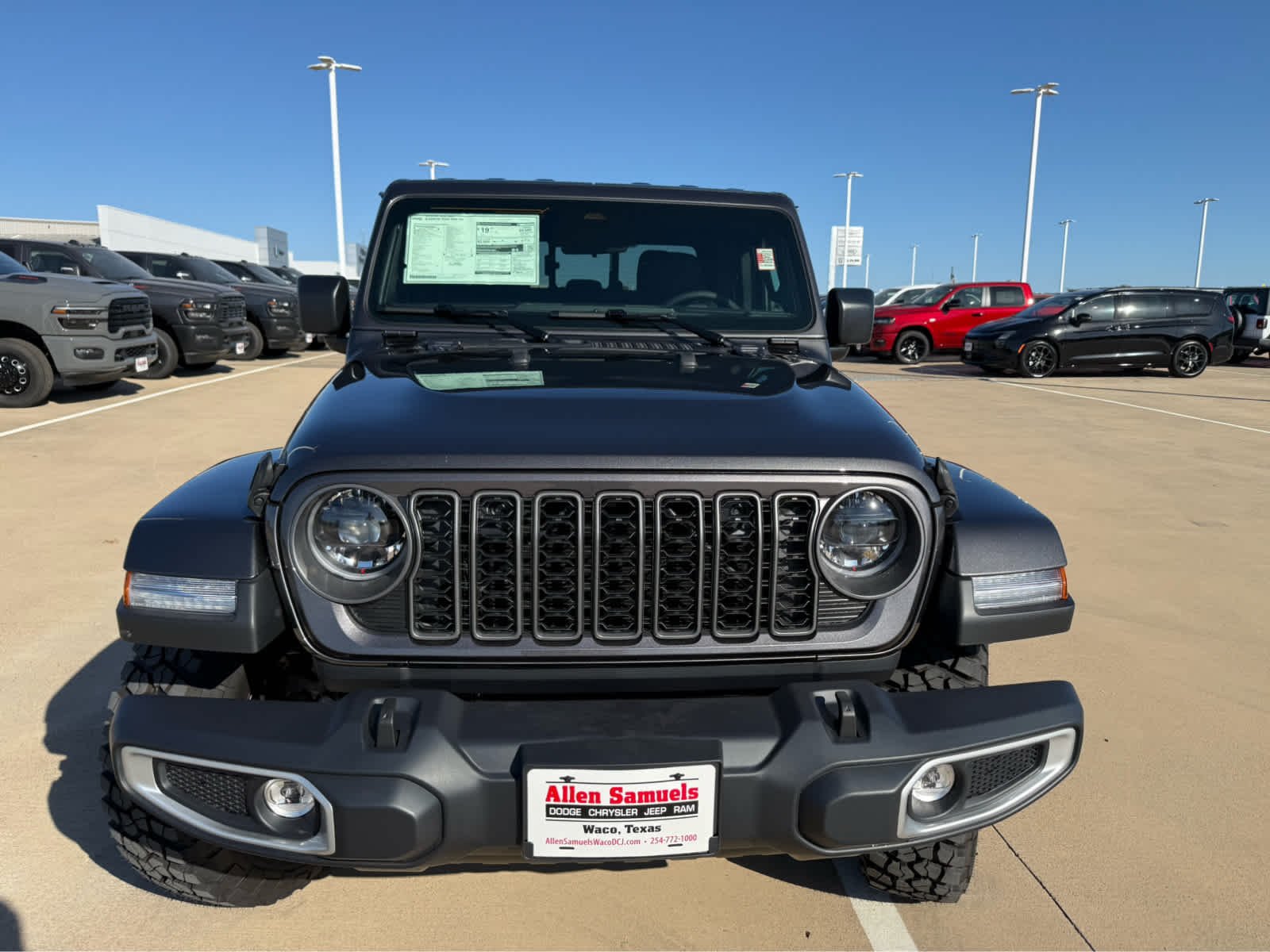 New 2026 Granite Crystal Metallic Clearcoat Jeep Texas Trail image 3