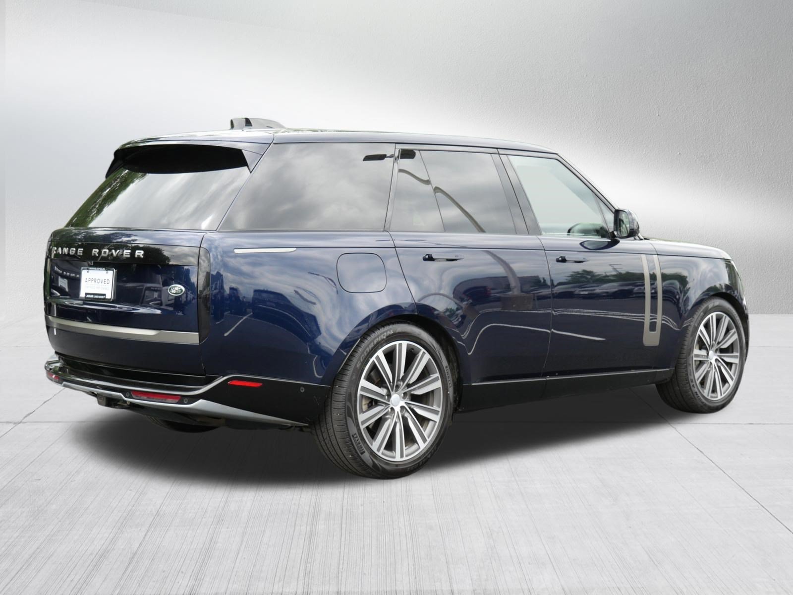 Used 2023 Portofino Blue Metallic Land Rover SE image 5