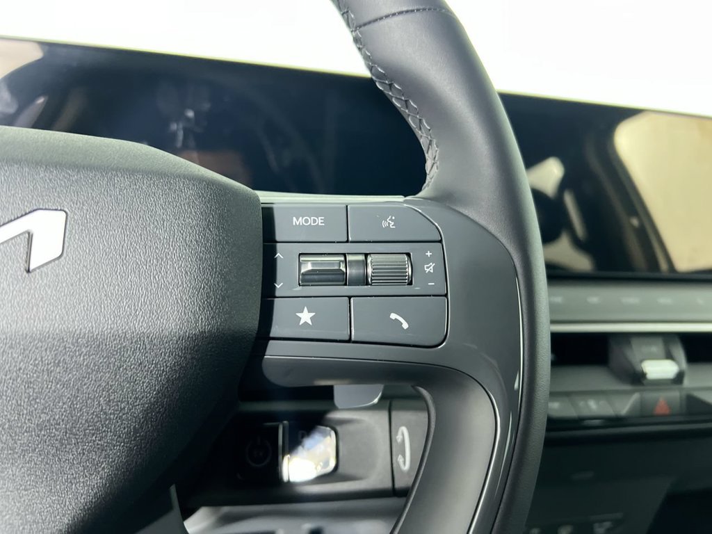 New 2026 White Kia Light image 19