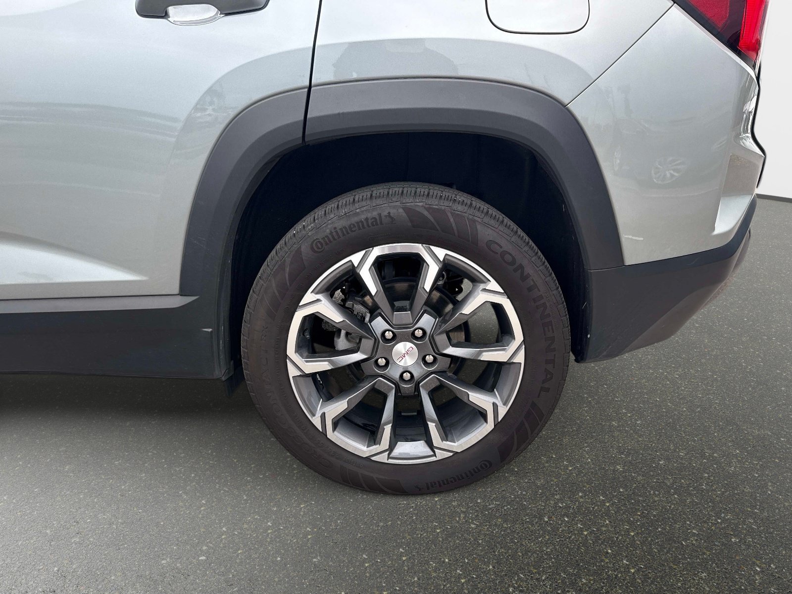 Used 2025 Sterling Metallic GMC AWD Elevation image 10