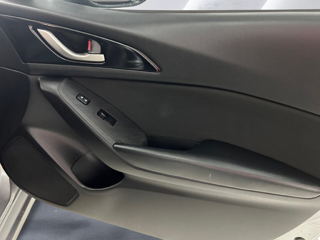 Used 2016 Silver Mazda i Sport image 15