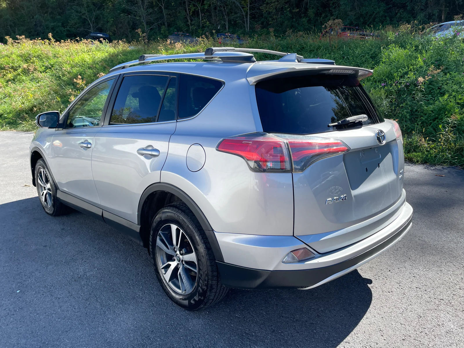 Used 2016 Silver Sky Metallic Toyota XLE image 8