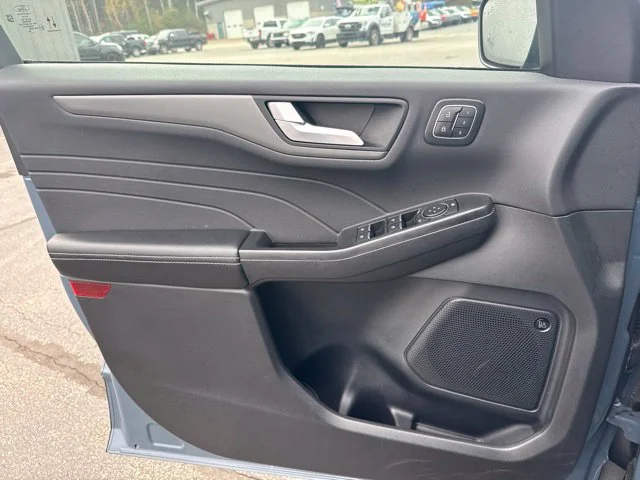 Used 2025 Vapor Blue Ford Active image 32
