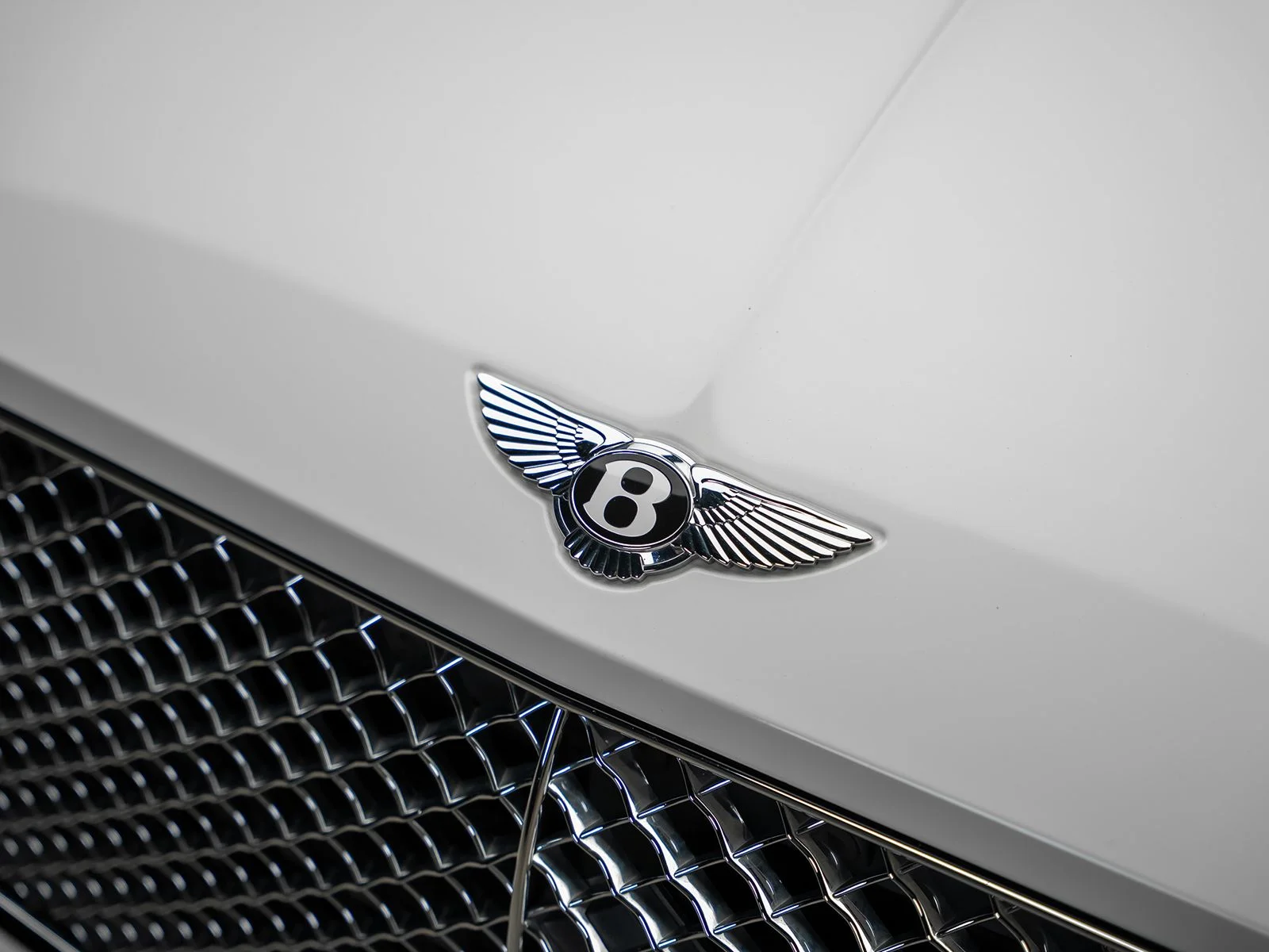 Used 2020 White Bentley W12 image 12