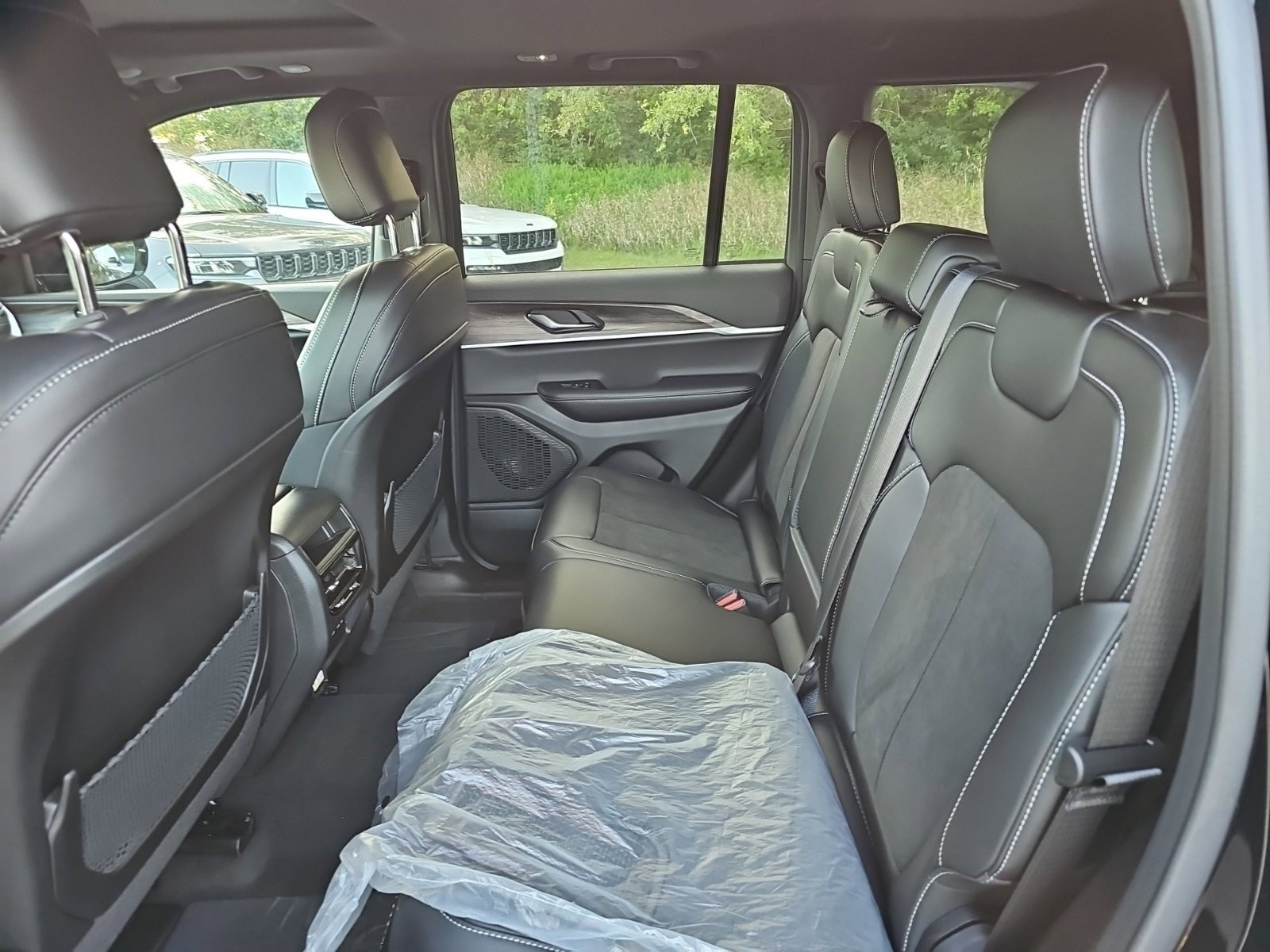 New 2027 High Gloss Black Jeep Laredo Altitude image 15