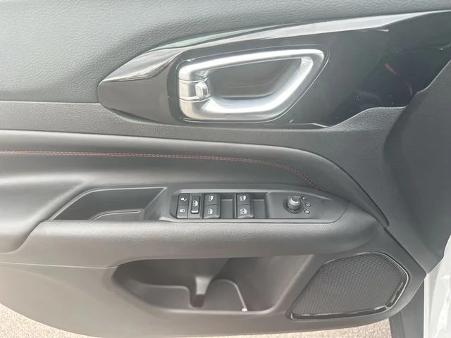 New 2026 Bright White Clear-Coat Exterior Paint Jeep Trailhawk image 15