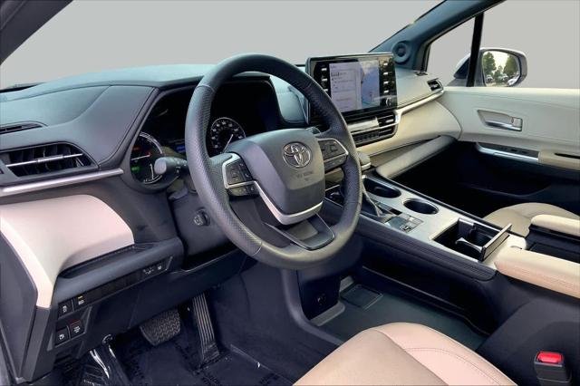 Certified Used 2024 WIND CHILL PEARL Toyota  image 18