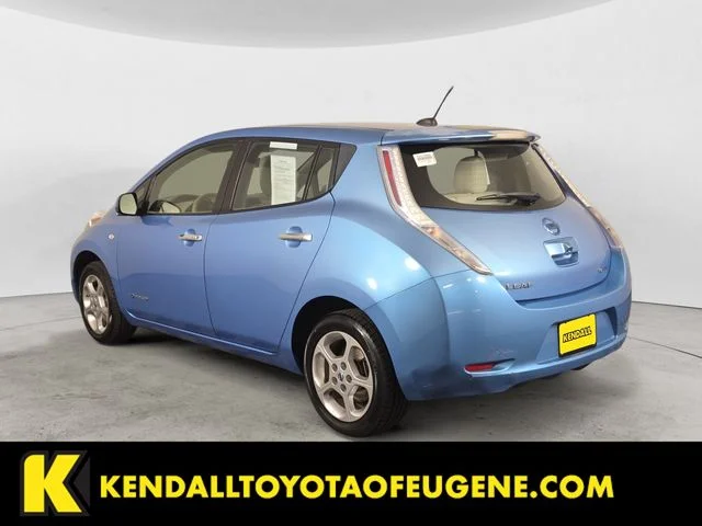 Used 2011 Blue Nissan SL image 3