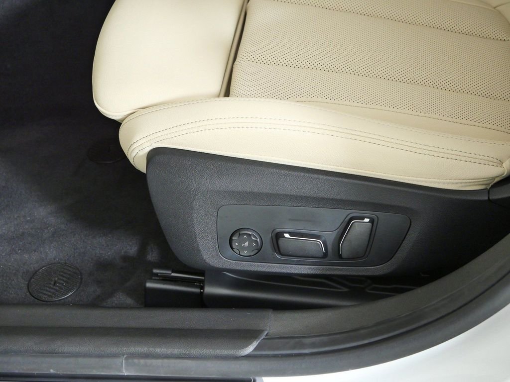 Used 2026 White BMW 330i xDrive image 38