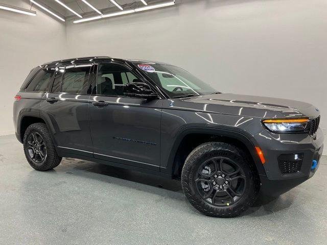 New 2024 Baltic Gray Metallic Clearcoat Jeep Trailhawk image 2
