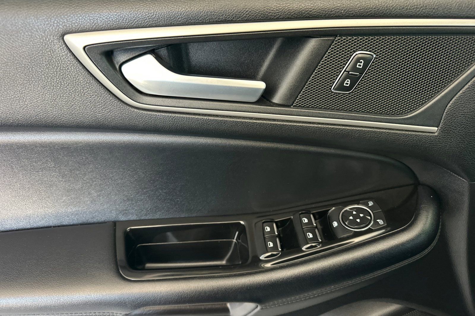 Used 2018 Black Ford SEL image 11