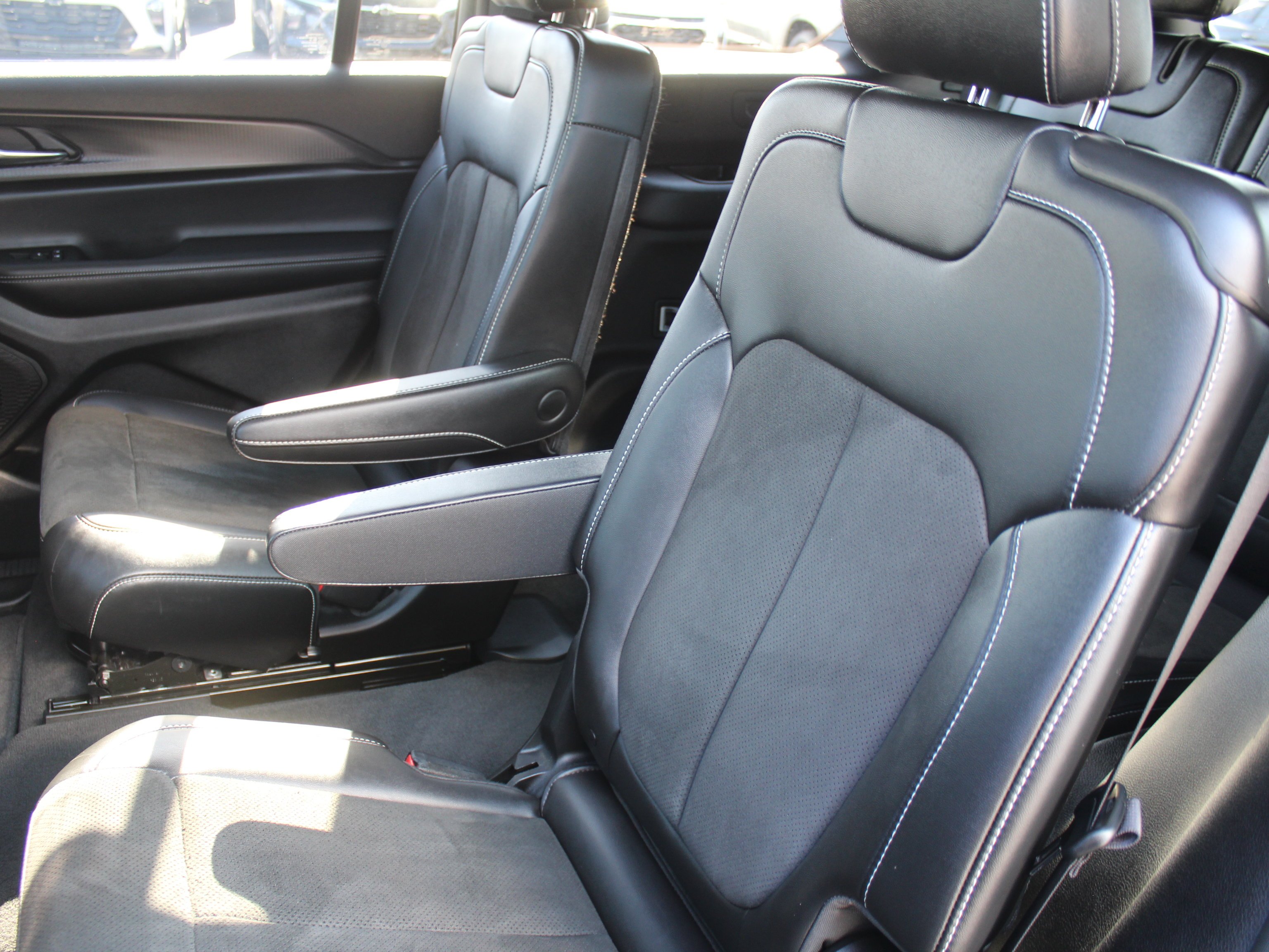 Used 2025 Black Jeep Altitude X image 24