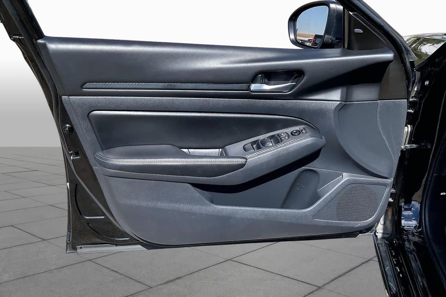 Used 2025 Super Black Nissan SV image 20