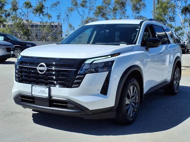New 2026 Everest White Pearl TriCoat Nissan SV image 3