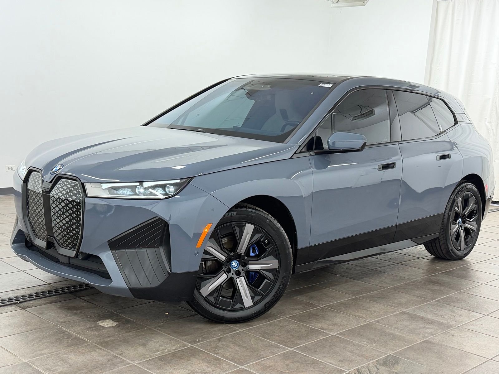 2024 BMW iX xDrive50's photo