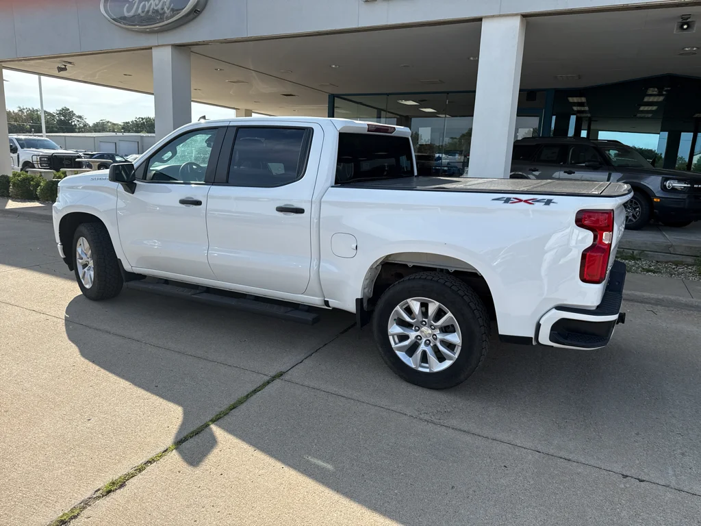 Used 2021 Summit White Chevrolet Custom image 8