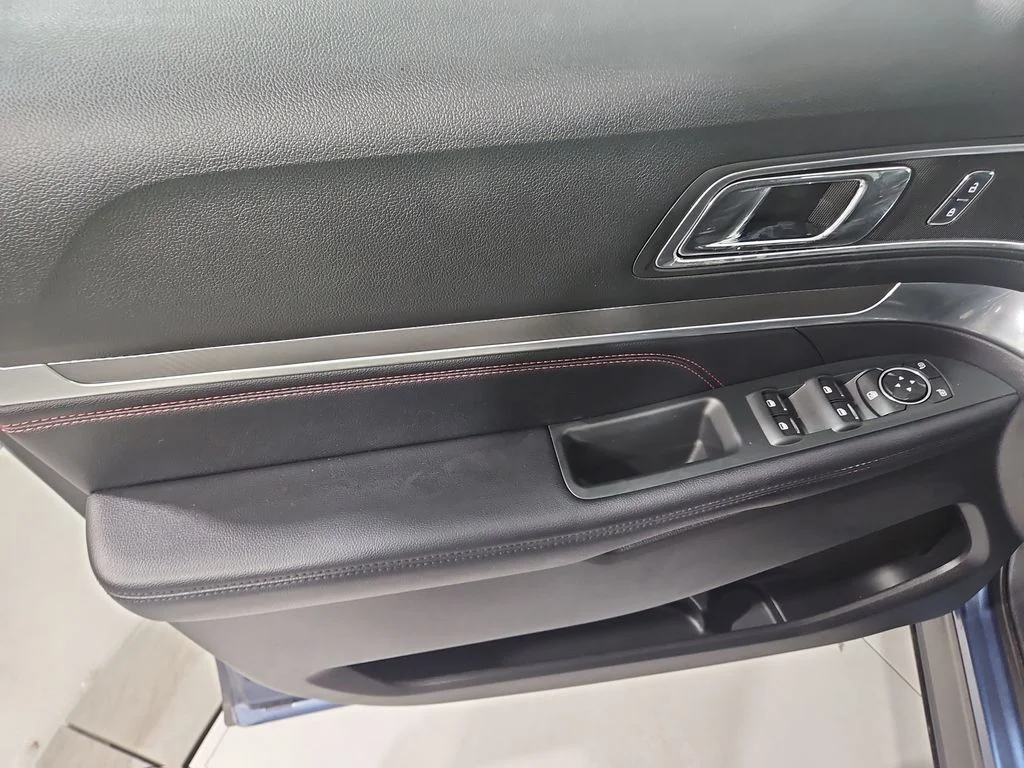 Used 2018 Blue Ford Sport image 11