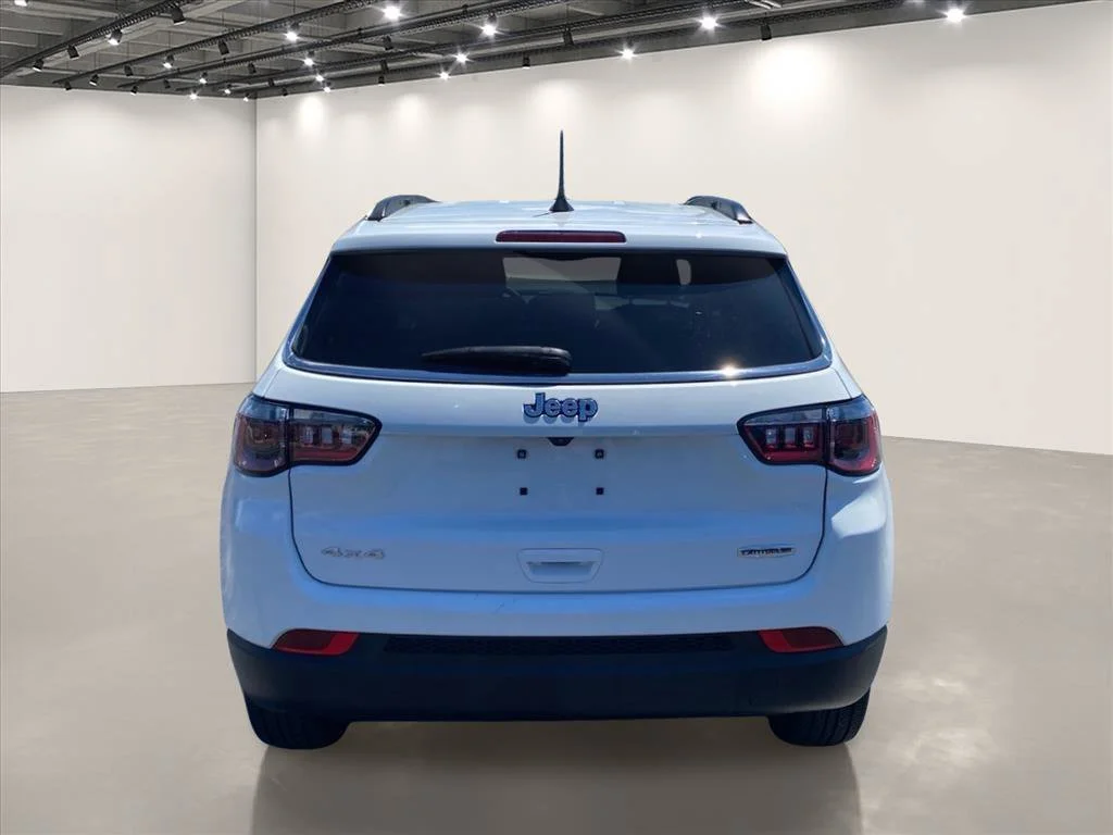 Used 2023 Bright White Clearcoat Jeep Latitude Lux image 6