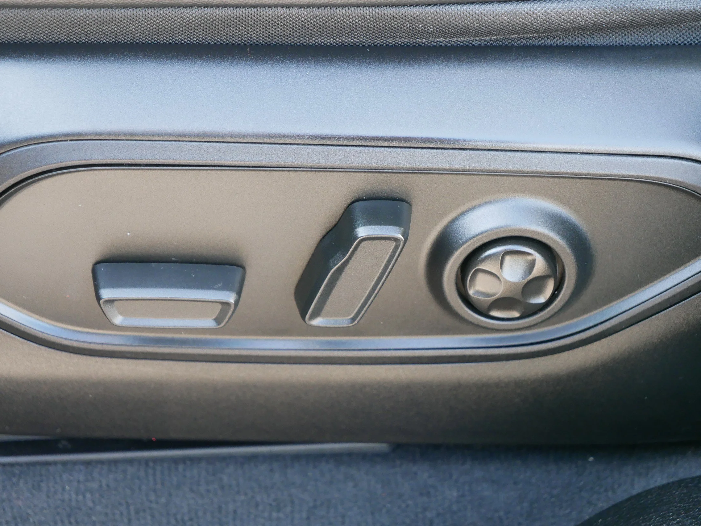 Used 2022 Silver Zynith Jeep Limited image 20