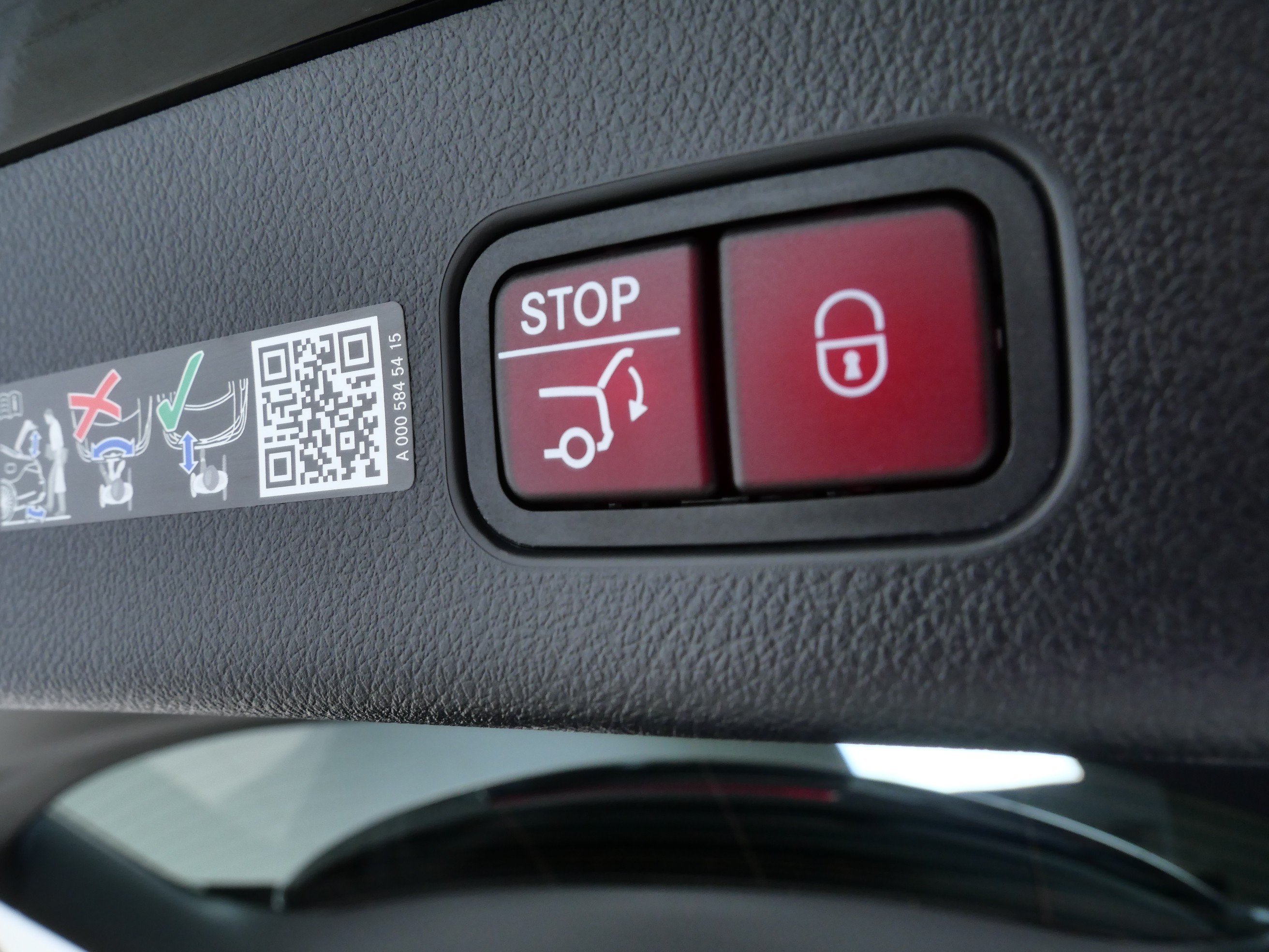 Certified Used 2026 Black Mercedes-Benz GLC 300 image 8