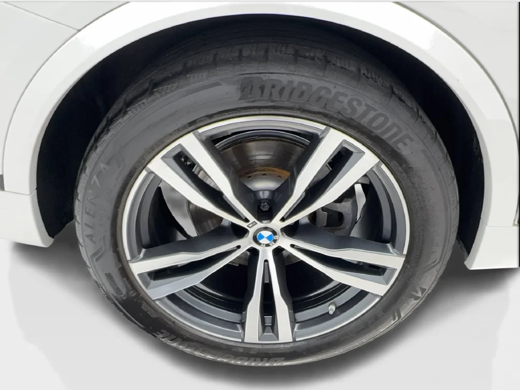 Used 2024 White BMW xDrive40i image 19