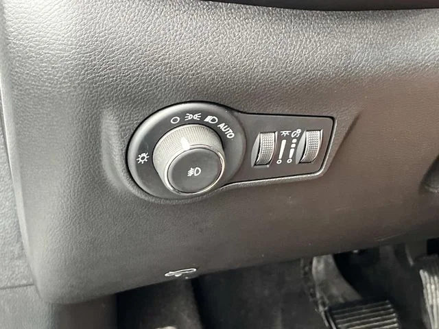 Used 2025 White Jeep Trailhawk image 27