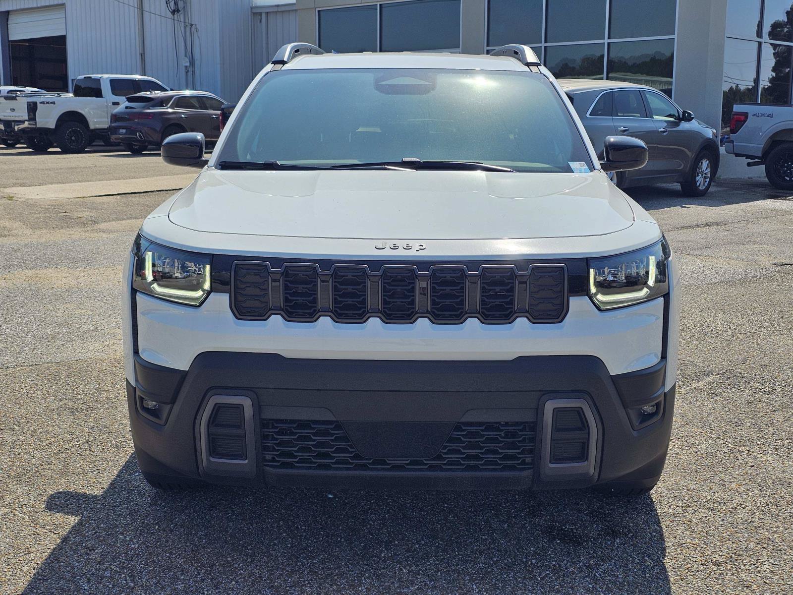 New 2026 Bright White Clear-Coat Exterior Paint Jeep Laredo image 2