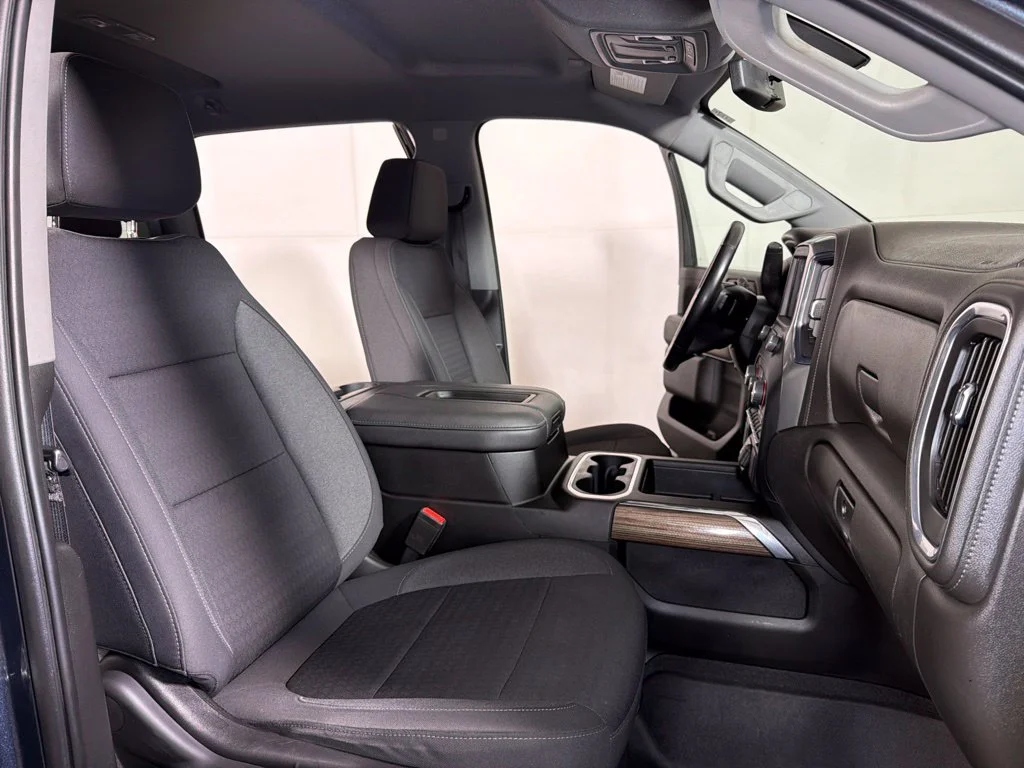 Used 2022  Chevrolet RST image 24