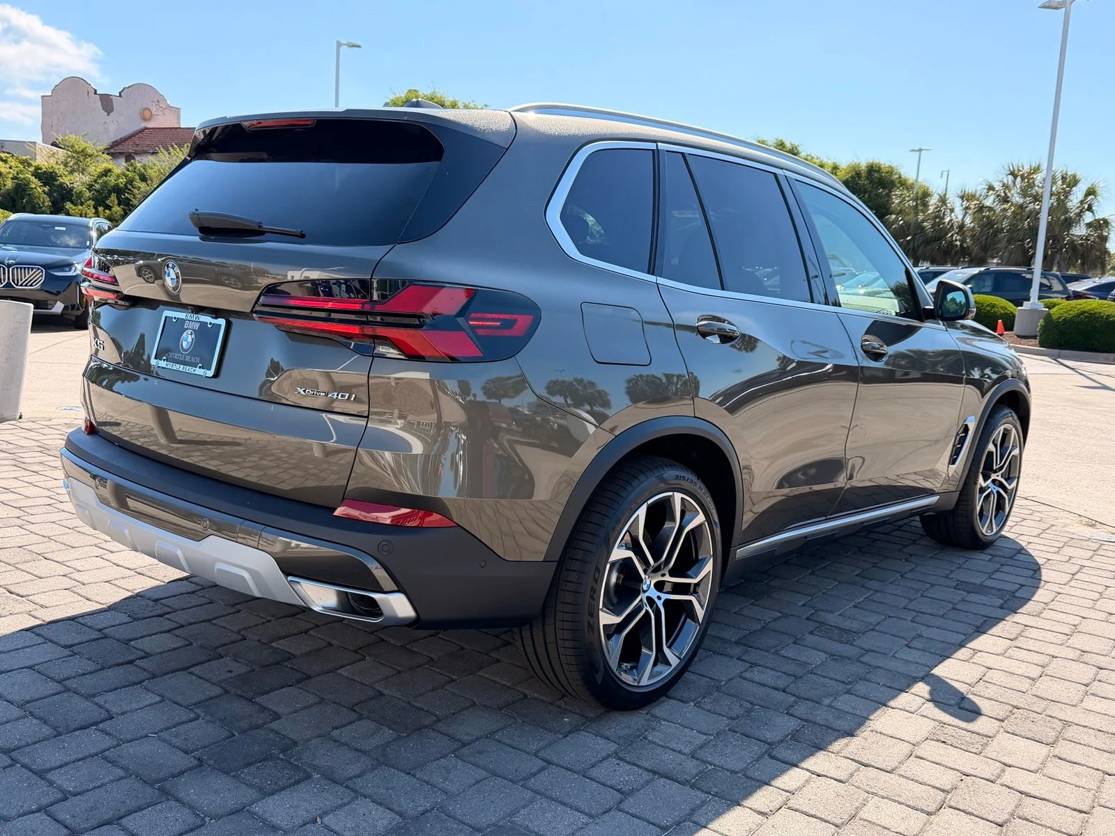 New 2026 Manhattan Green Metallic BMW xDrive40i image 9