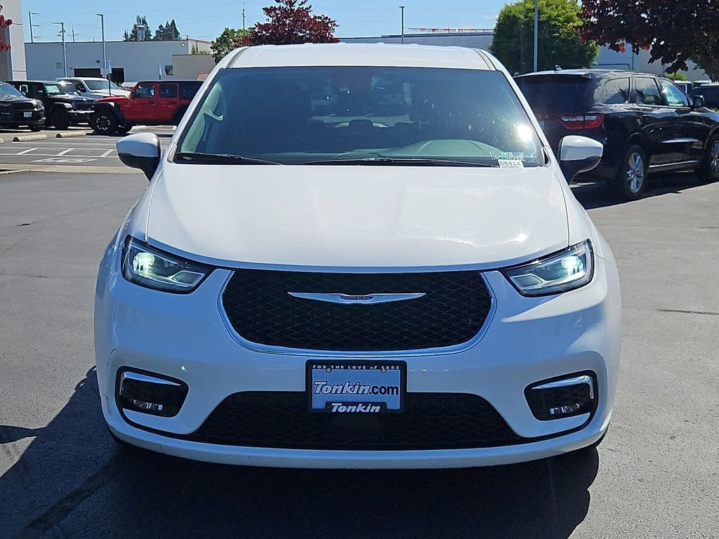 Used 2023 Bright White Clearcoat Chrysler Touring L image 9