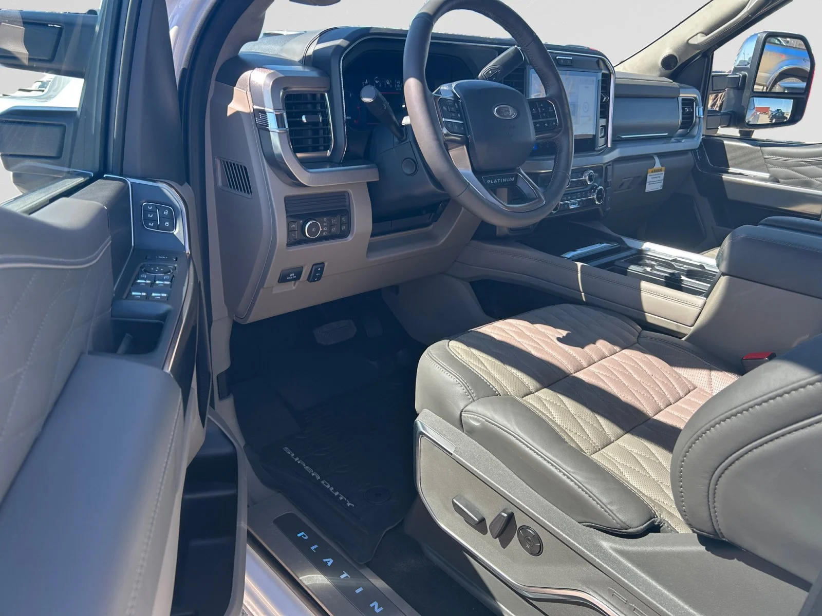 New 2026 Star White Metallic Tri-Coat Ford Platinum image 13