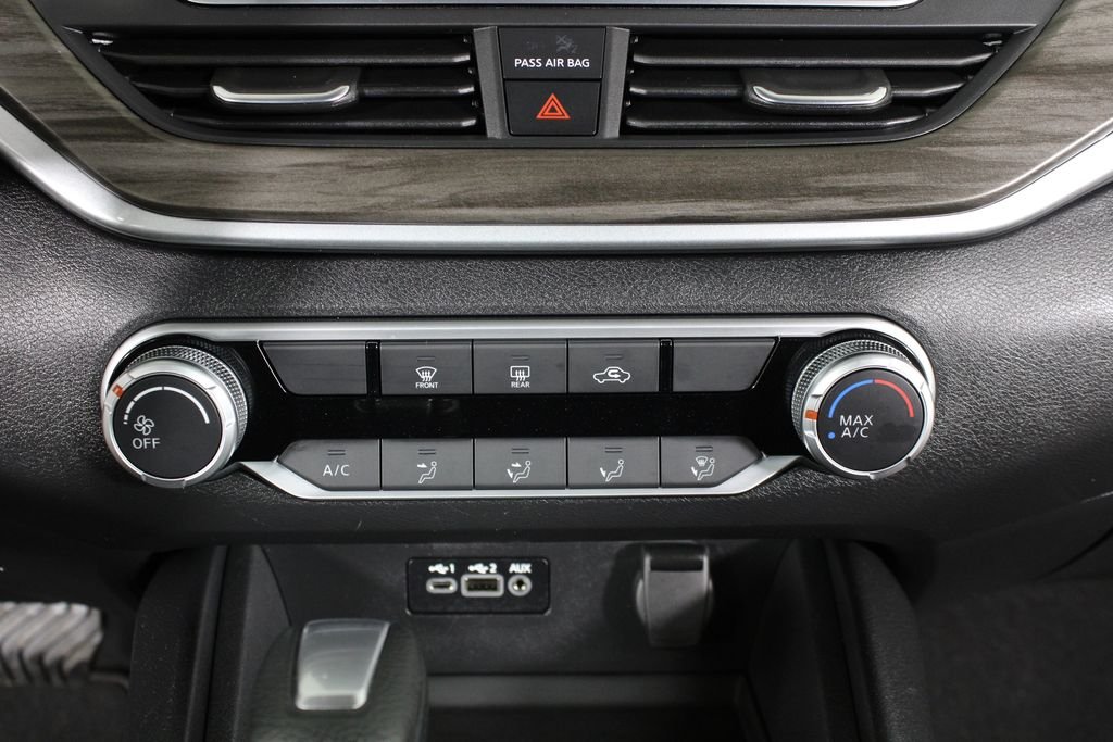 Used 2025 White Nissan 2.5 SV image 25