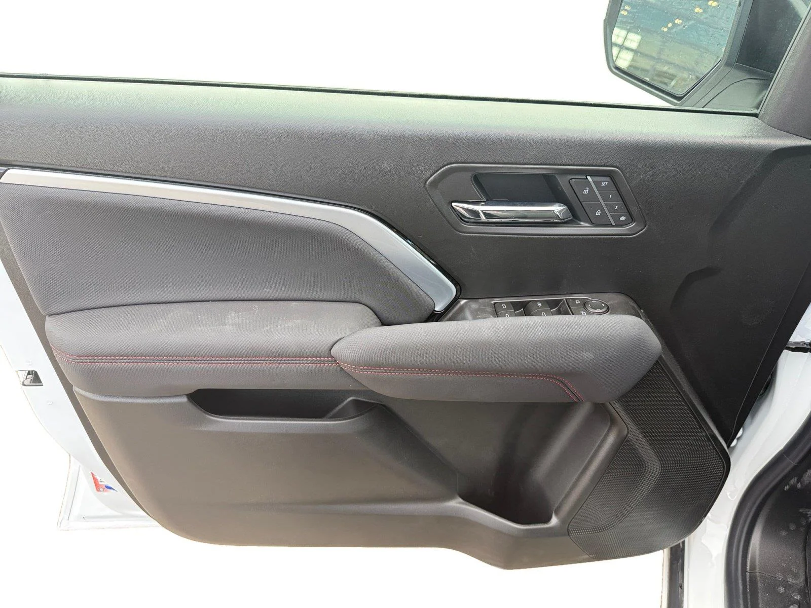 Used 2026 Summit White Chevrolet Z71 image 9