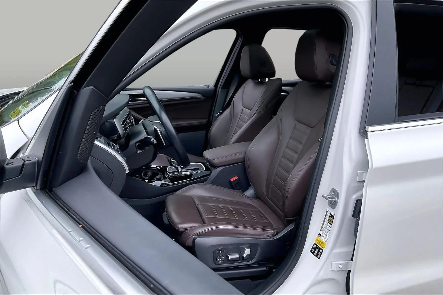 Used 2022 Mineral White Metallic BMW xDrive30i image 13