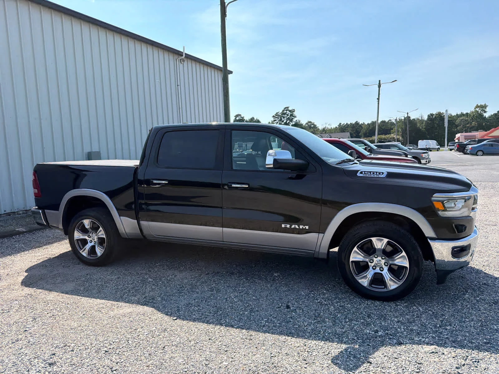 Used 2020 Diamond Black Crystal Pearlcoat Ram Laramie image 10