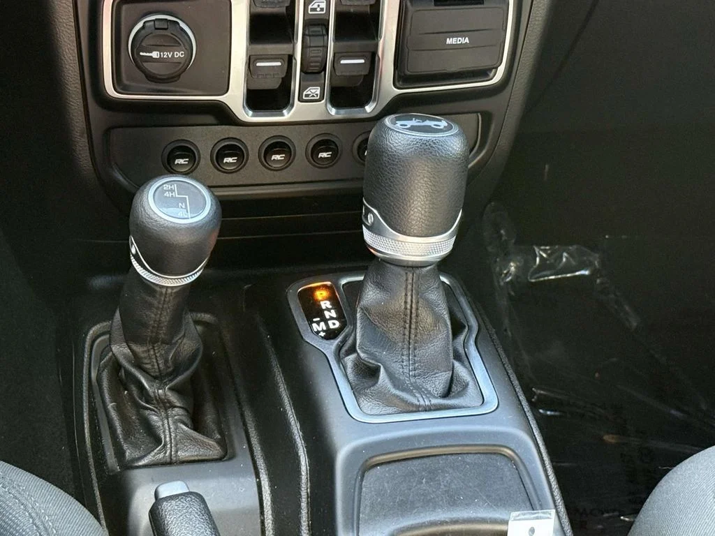 Used 2019 Green Jeep Unlimited Sport S image 22