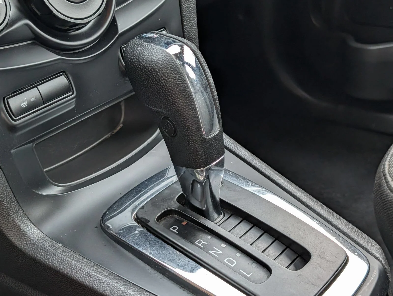 Used 2012 Blue Ford SE image 8